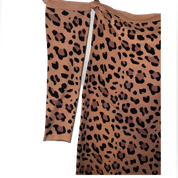 L'AGENCE | NWT Felicia Off-The-Shoulder Sweater Dress | Animal Print | L - Picture 6 of 10